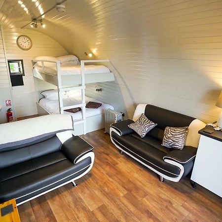 Deluxe Glamping Pod With Hot Tub Otel Frodsham Dış mekan fotoğraf